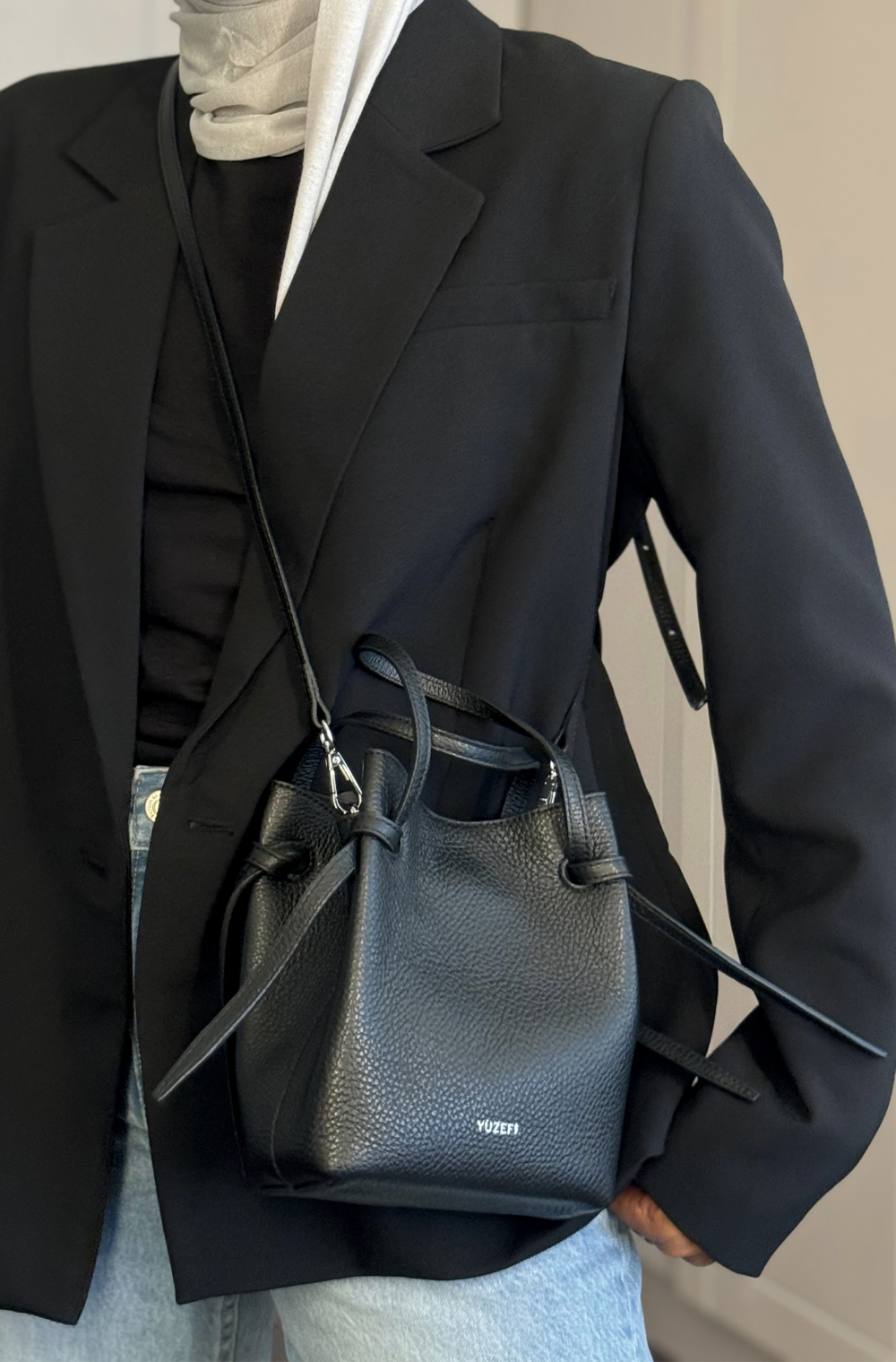 Yuzefi Bulb crossbody bag black 0000